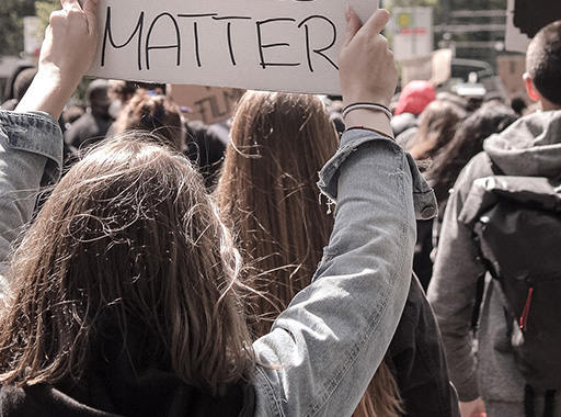 Violencia contra poblaciones discriminadas